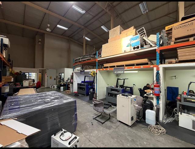 1,895M² WAREHOUSE TO LET IN KYALAMI